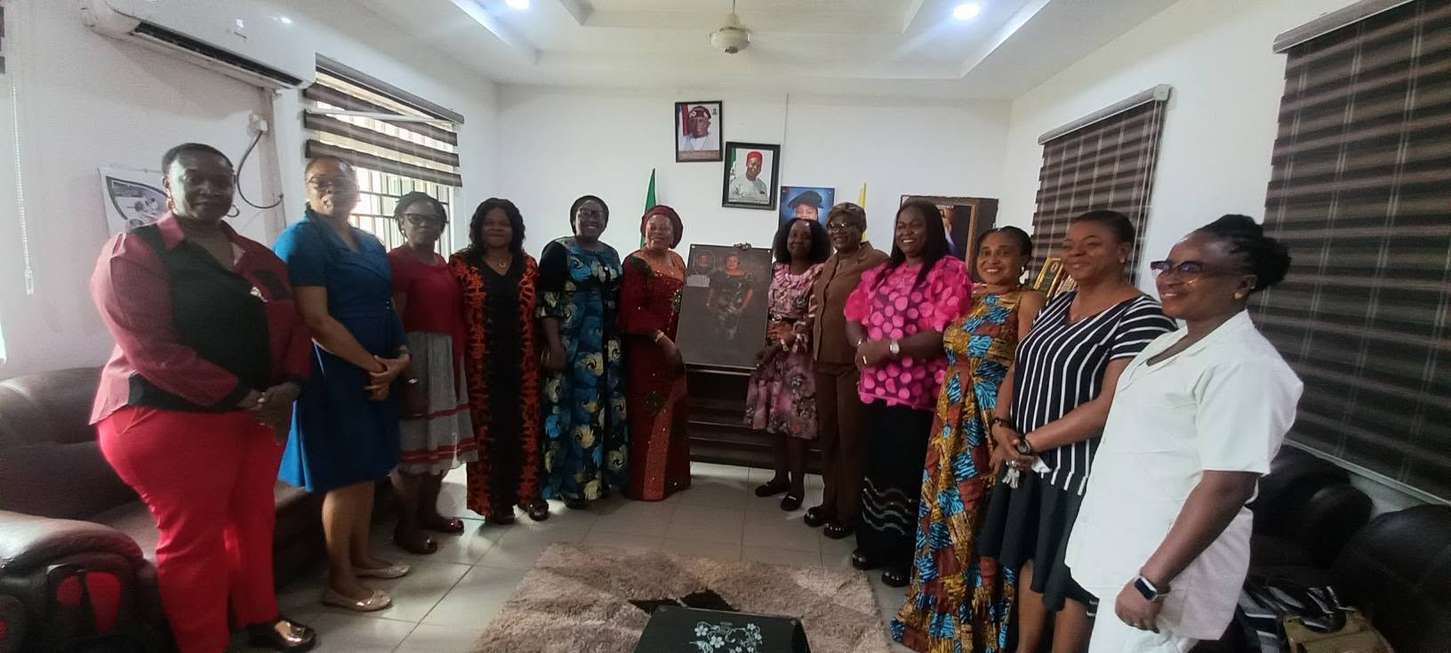 COOUTH CMD REUNITES WITH LORETTO OLD GIRLS