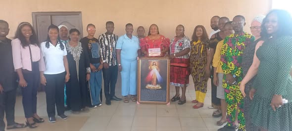 DR. UMEAKUEWULU RECEIVES ADMINISTRATION STAFF