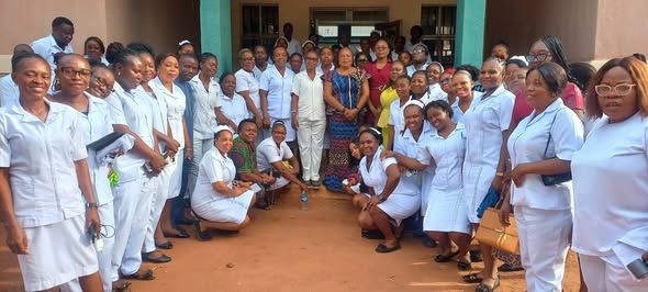 DR. UMEAKUEWULU ENGAGES NURSING STAFF